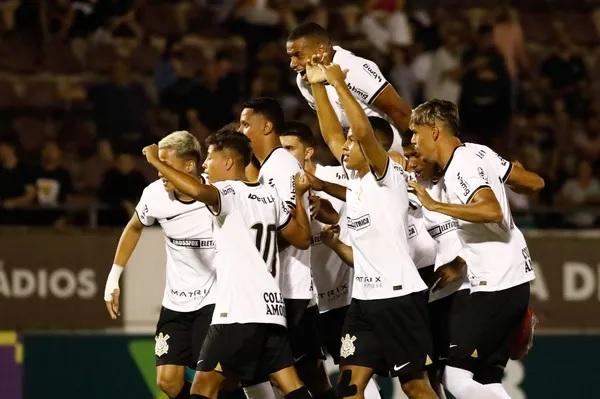 Jogadores do Corinthians comemoram gol marcado na Copinha (Foto/Rodrigo Gazzanel/Agência Corinthians)