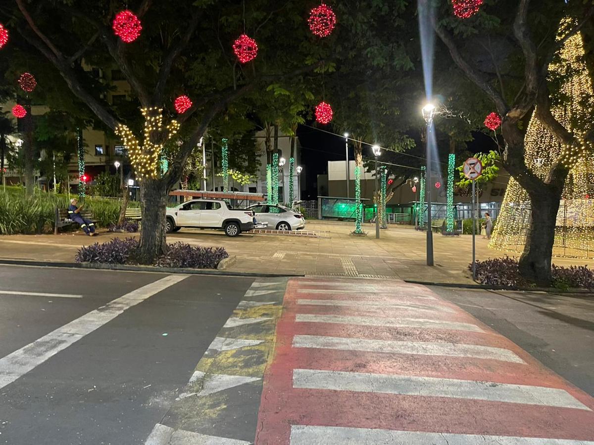 Manutenção na Praça Rui Barbosa (Foto/Rafaella Massa)