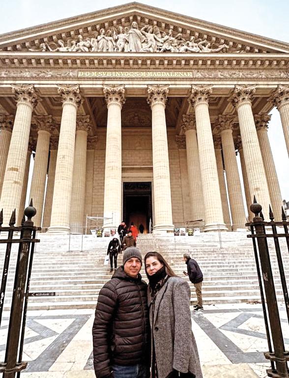 Andre Detoni e Andreia Di Sicco foram turistar e curtir os encantos da França (Foto/Reprodução)