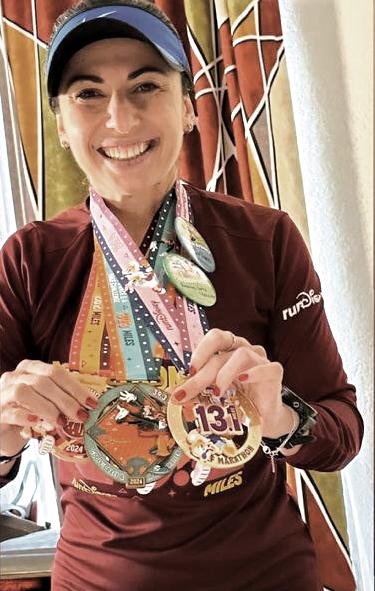 Jussara Marra começou o ano na terra dos sonhos, realizando mais um sonho! Cheia de energia, Jussara participou de uma das edições magicas da RunDisney (Foto/Reprodução)