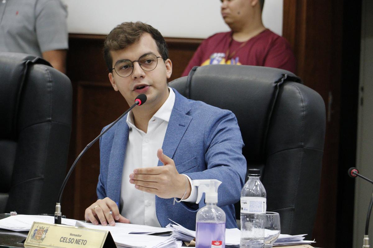 Secretário municipal de Educação, Celso Neto, participou de entrevista no programa Pingo do J, da Rádio JM, na terça-feira, dia 9. (Foto/Divulgação)