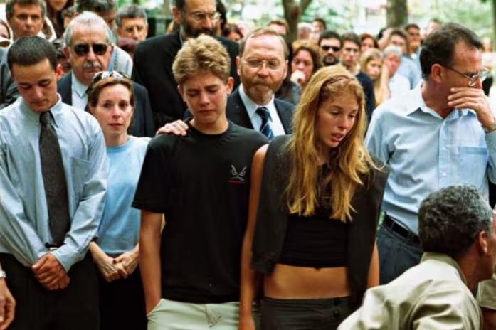 Suzane e Andreas no velório dos pais em 2002 (Foto/Reprodução)