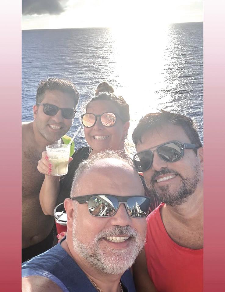 Sérgio Gotelip, Bia Falco, Dernival Bertoncello e Bruno Sada curtindo suas férias (Foto/Reprodução)