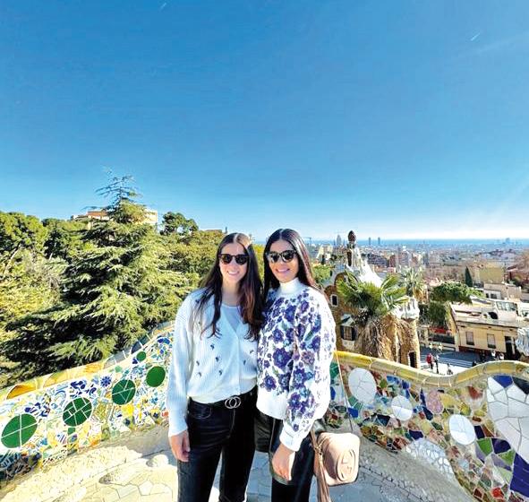 Luciana Vilela e Bruna Veneziano curtindo a amizade antiga, em Barcelona (Foto/Reprodução)