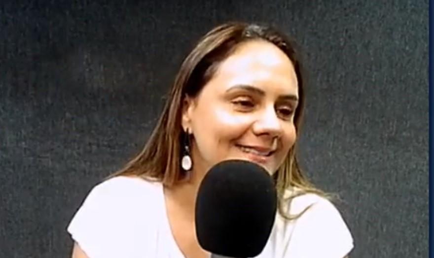 Chefe de fiscalização da gerência do Trabalho em Uberaba, Raquel Baldo, durante entrevista à Rádio JM (Foto/Reprodução)