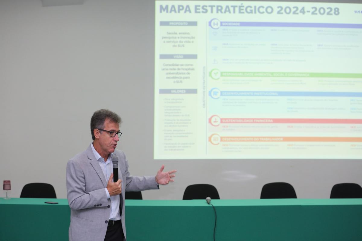 Presidente da Empresa Brasileira de Serviços Hospitalares, Arthur Chioro, visitou a Universidade Federal do Triângulo Mineiro e conheceu as instalações do Hospital de Clínicas (Foto/Elioenay Amui/UFTM)