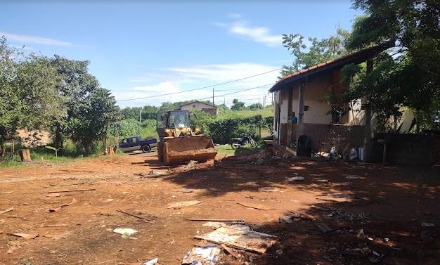 Foto do leitor mostra condições precárias do ecoponto Serra Dourada, há cerca de 11 meses (Foto/Reprodução)