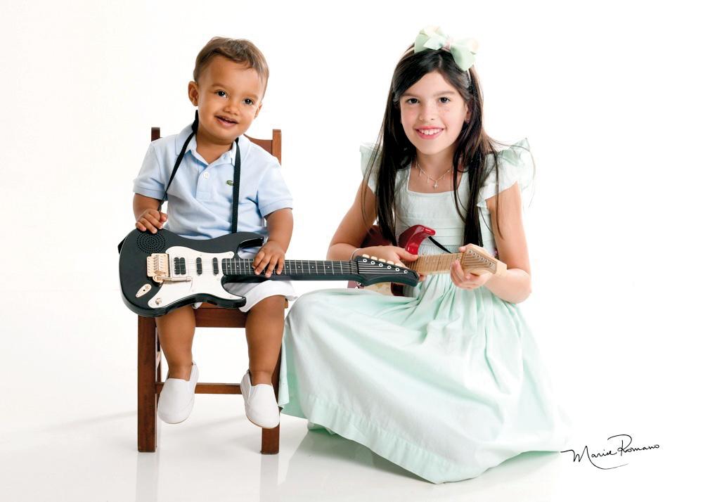 Os primos Théo Carvalho Mendes da Cruz e Manuela Carvalho Mendes Avelar, prontos para os agitos (Foto/Marise Romano)