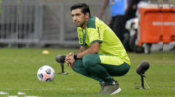 Abel Ferreira aceita o gramado sintético, mas disse que o tapete do Allianz Parque precisa de manutenção (Foto/Cesar Greco/Palmeiras)