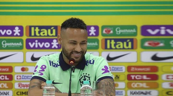 "Treininho de hoje finalizado. Acima do peso, beleza. Mas gordo. . acho que não", disse Neymar (Foto/Vitor Silva/CBF)