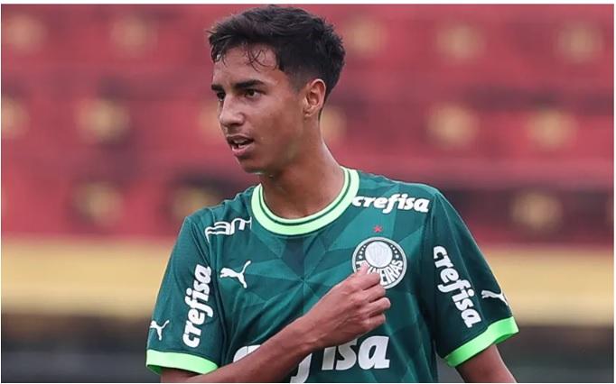 Vitor Reis, zagueiro do sub-17 do Verdão, foi inscrito e fica á disposição de Abel Ferreira (Foto/Fabio Menotti/Palmeiras)