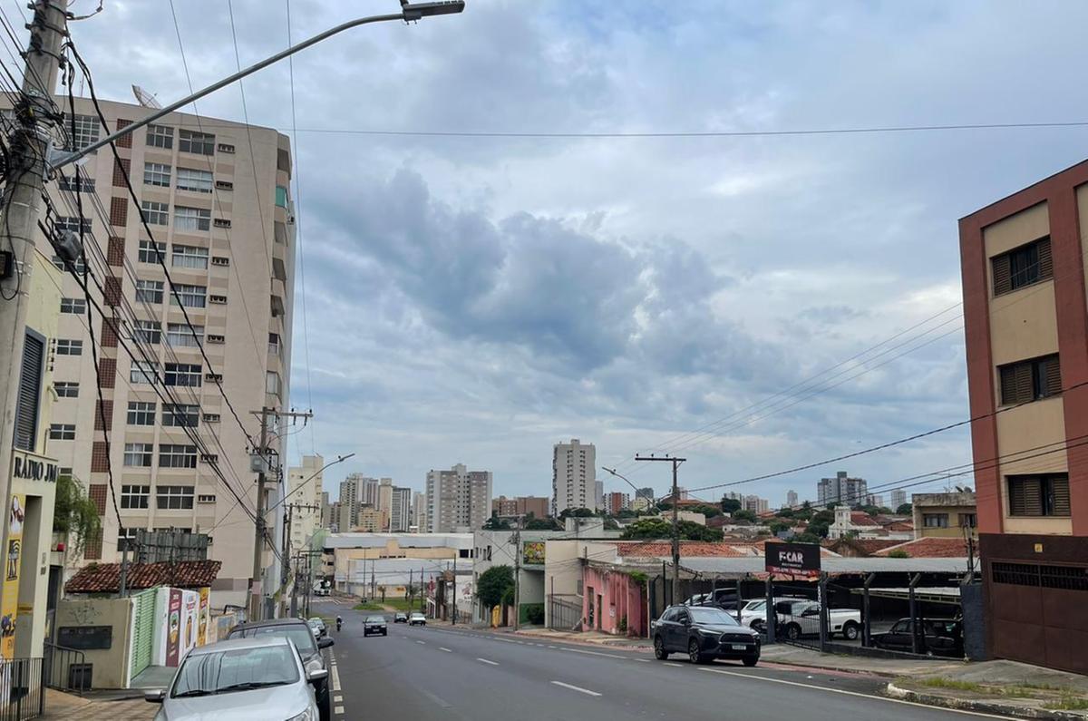 Uberaba amanheceu com céu nublado nesta quarta-feira (31) (Foto/Rafaella Massa)