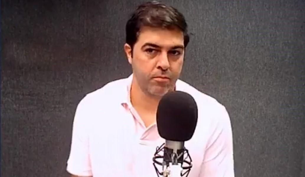 Ex-deputado Franco Cartafina durante entrevista à Rádio JM, quando externou preocupação com a possível fusão do PP com União Brasil e Republicanos (Foto/Reprodução)