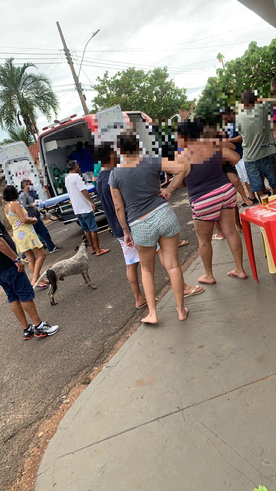 Ambulância com socorristas do Hospital João Henrique, em Conceição das Alagoas, chegaram a comparecer no local onde Cesar Batista do Carmo, mas já estava morto (Foto/Divulgação)