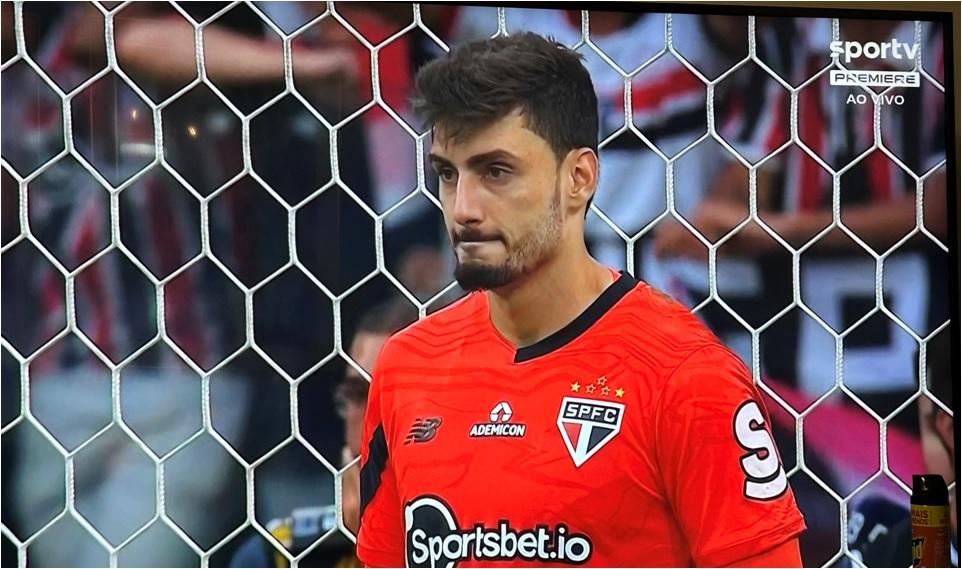 O goleiro Rafael foi decisivo para o título, tendo defendido as cobranças de Murilo e Piquerez (Foto/Reprodução SporTV)