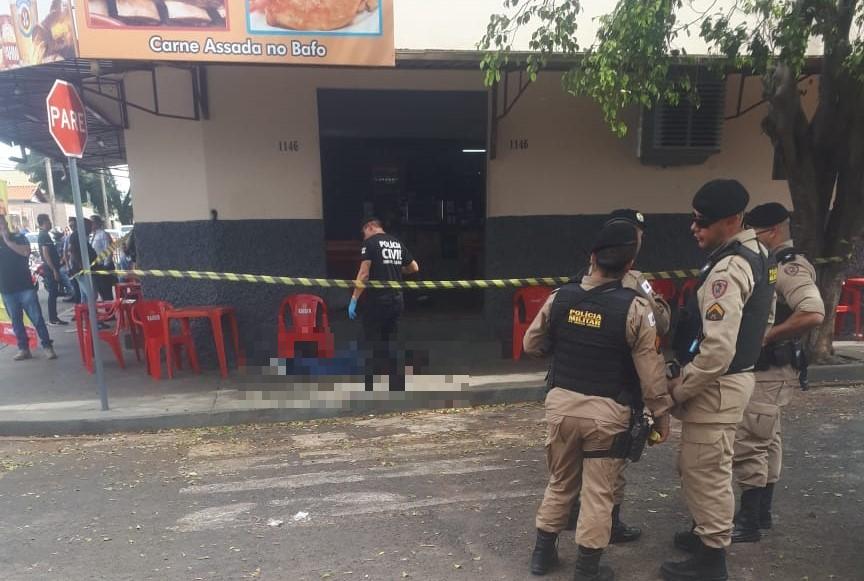 Os irmãos Raphael Ferreira Gianvechio Pereira e Renato Ferreira Gianvechio Pereira estavam em bar do bairro São Geraldo, quando foram executados (Foto/Reprodução)