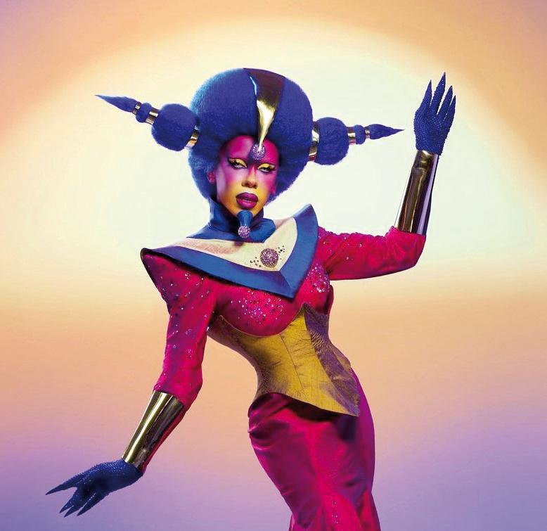 No Baile da Vogue, a famosa Drag Bianca Dellafancy abusou das cores para homenagear o personagem Etevaldo do Castelo Rà-Tim-Bum (Foto/Ernnacost)