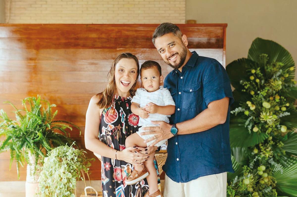 José Alberto Tamayossi foi o festejado aniversariante do fim de semana, com direito a festa impecavel, assinada pela Caramel, cuidadosamente organizada pela esposa Gabriela Tamayossi, na foto com o filho, Felipe (Foto/Arquivo pessoal)