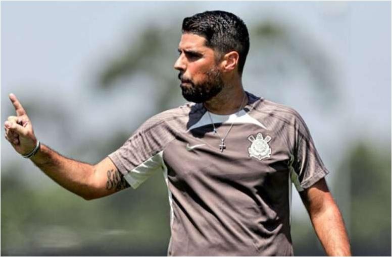 O contrato com o técnico Antonio Oliveiral é de um ano (Foto/Reprodução Rodrigo Coca - Agencia Corinthians)