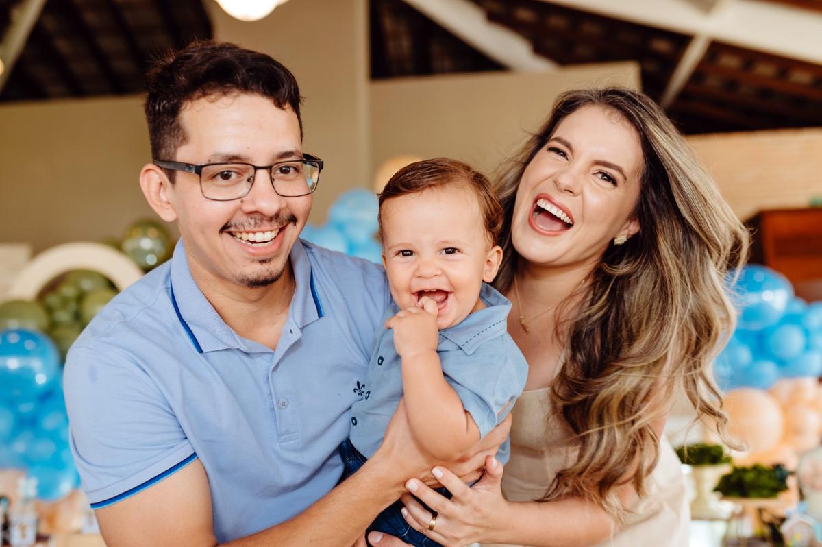 Eithor com seus pais, Eric Helry Brandão Fonseca e Erika dos Santos Pinheiro (Foto/Rose Queiroz)