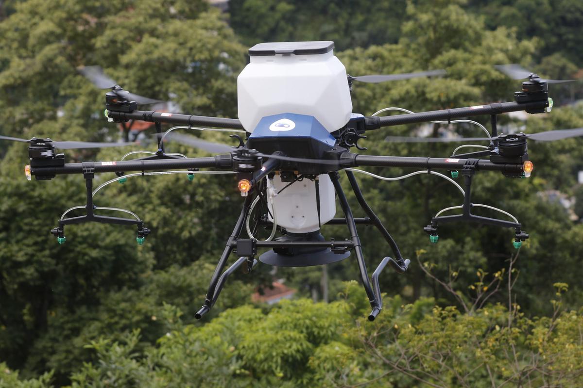 Os drones devem ser usados tanto para mapear locais com focos do mosquito quanto para pulverização do inseticida (Foto/Reprodução)
