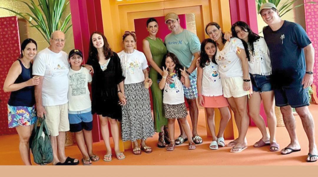 Outra família que reuniu-se para lazer e descando nos últimos feriados foi a do Dr. Djalma Abrão e Idarlene, no melhor do Guarujá (Foto/Reprodução)