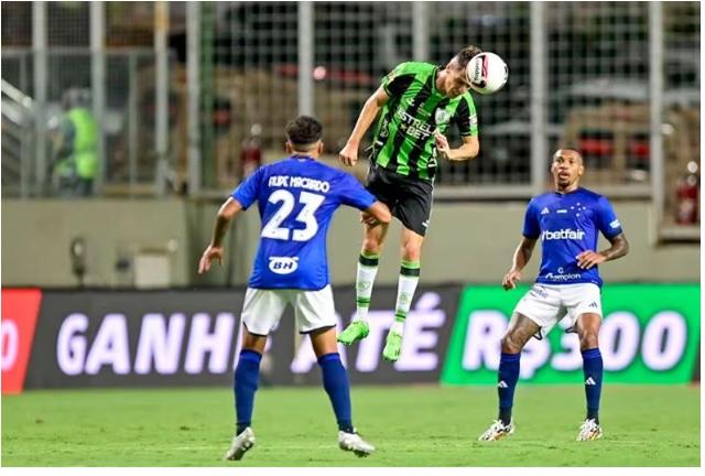 Nem Cruzeiro, tampouco Atlético-MG. Quem dá as cartas no Campeonato Mineiro é o América-MG (Foto/Mourão Panda)