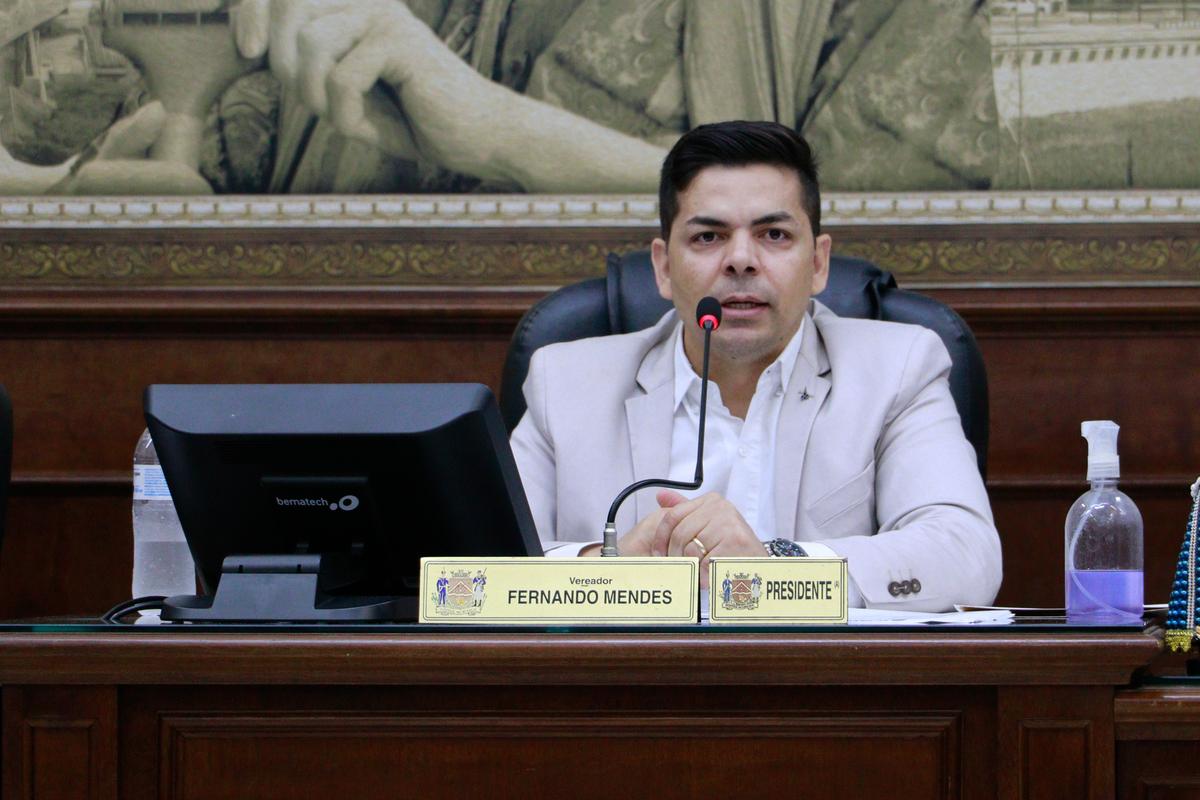 Presidente do Legislativo, Fernando Mendes cobra informações sobre quantidade de vacinas e previsão de início da campanha de imunização contra a dengue (Foto/Jully Borges/CMU)