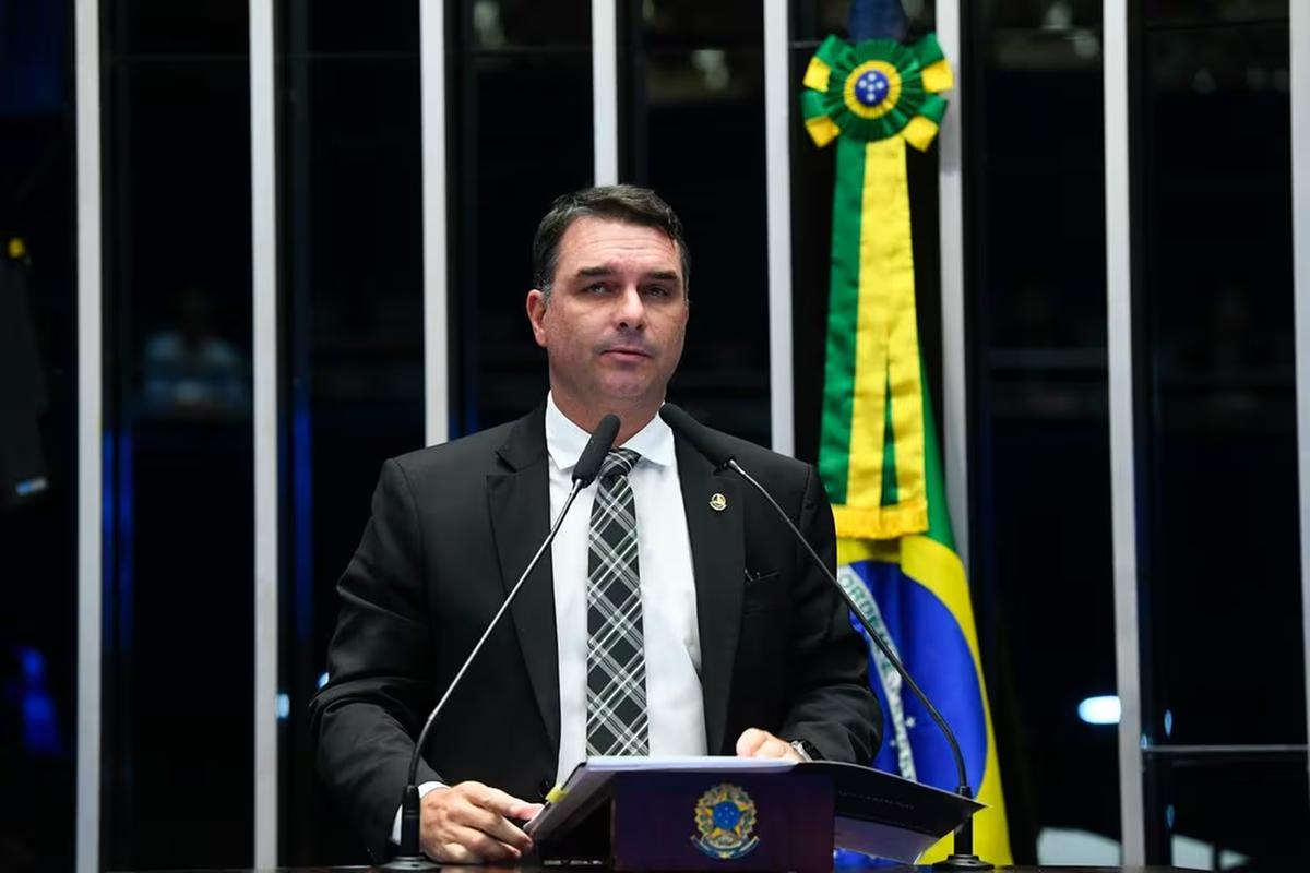 O senador Flávio Bolsonaro, relator do projeto das saidinahs temporárias (Foto/Marcos Oliveira/Agência Senado)