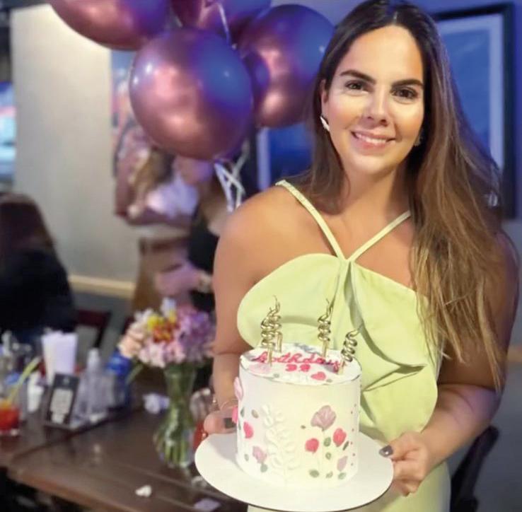 Sophia Cartafina tambem fez aniversario esta semana e comemorou com as amigas e a familia em badalado bar da cidade o inicio de um novo ciclo (Foto/Arquivo pessoal)