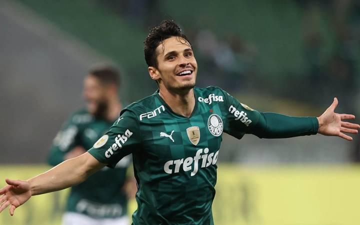 Raphael Veiga fez o segundo gol do Palmeiras de pênalti (Foto/Cesar Greco/Palmeiras)