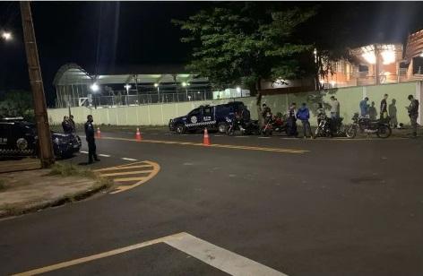 Ao menos duas motocicletas foram apreendidas com irregularidades durante operação no bairro Elza Amui  (Foto/Divulgação/Reprodução)