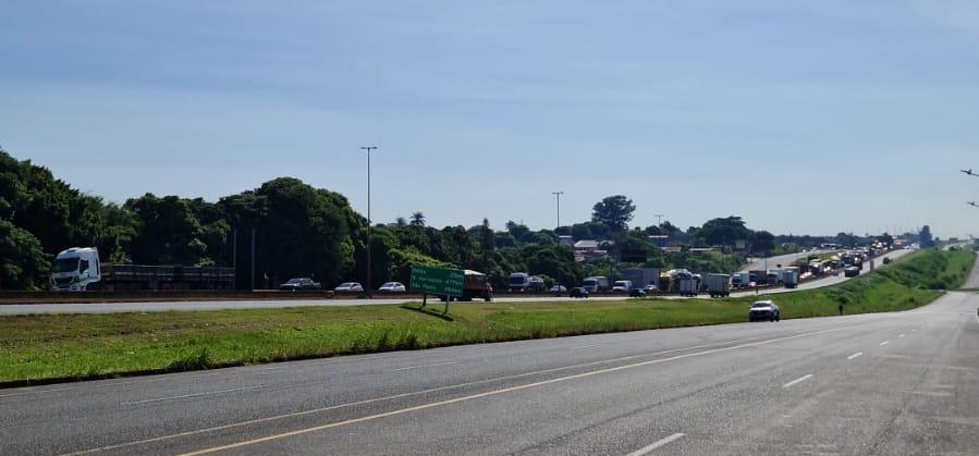 Acidente causou congestionamento (Foto/Reprodução)