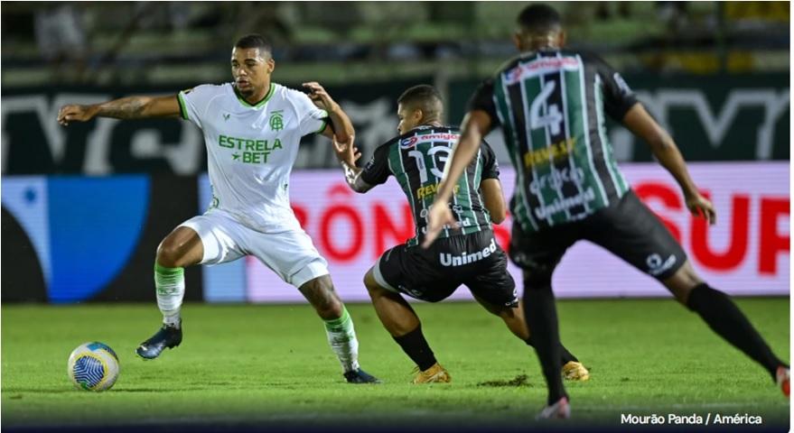 Sem repetir suas boas atuações na temporada, Coelho levou dois gols já nos acréscimos e deu adeus à competição logo na primeira fase (Foto/Mourão Panda/América (MG))