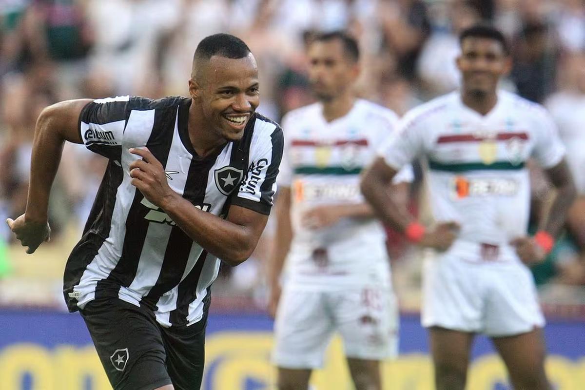 O jogo entre Botafogo e Fluminense foi tenso com os atletas dos dois times trocando vários empurrões (Foto/Vitor Silva/Botafogo)