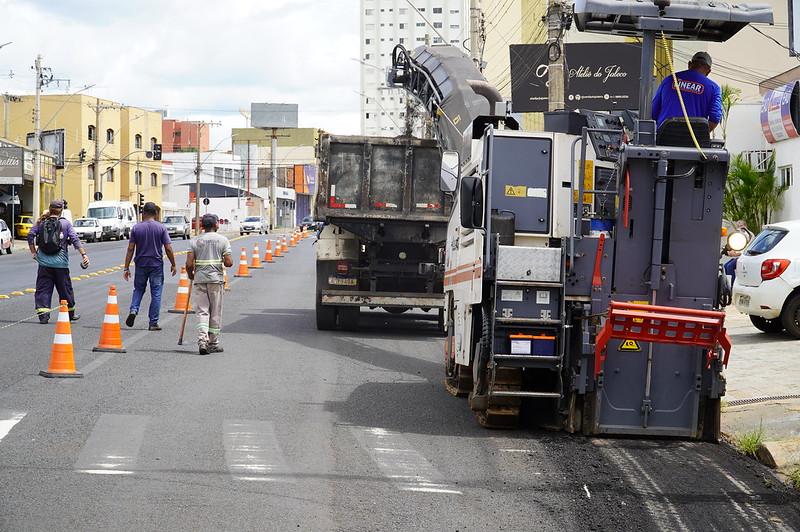 Segundo o secretário de Serviços Urbanos e Obras, Antônio de Sousa Filho, a obra precisou ser paralisada, mas será retomada na quinta-feira (7) (Foto/Divulgação)