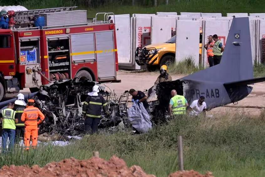 Avião ficou destruído após a queda; dois morreram (Foto/Fred Magno/O Tempo)