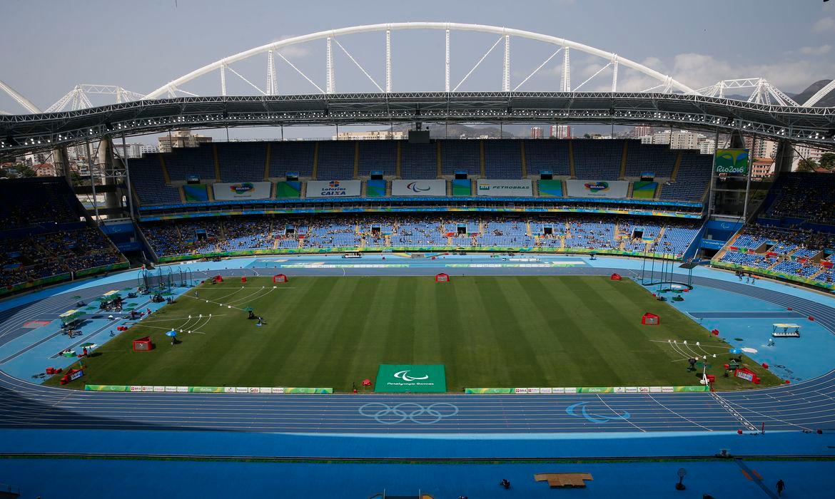 Athletico-PR, Botafogo (Foto Estádio Nilton Santos) e Palmeiras mandam seus jogos em estádio com grama sintética (Foto/Fernando Frazão/Agência Brasil)