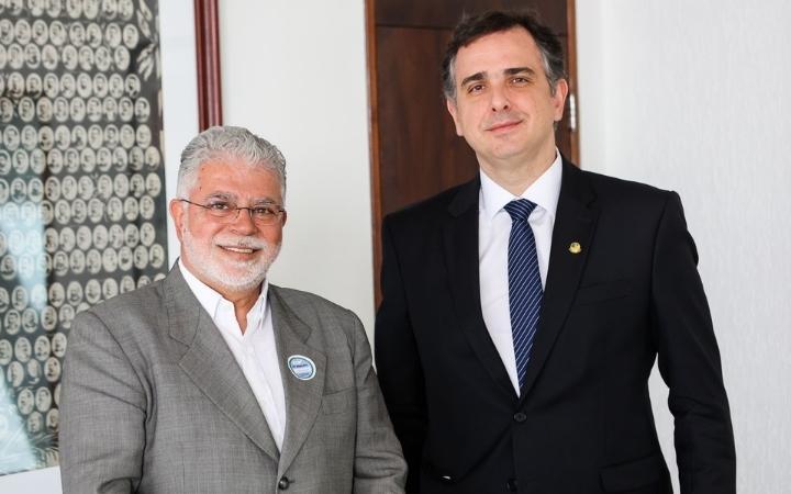 Ex-prefeito Anderson Adauto esteve com o presidente do Senado, Rodrigo Pacheco, buscando apoio para forçar um posicionamento do Tribunal de Contas (Foto/Arquivo)