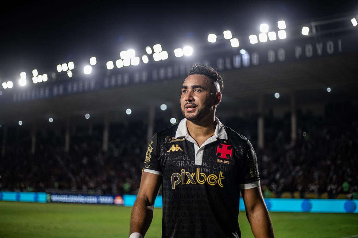 Payet foi o grande nome do Vasco e do jogo de ontem. O Vasco depende frontalmente do bom futebol do francês, craque de bola (Foto/Rede X/Almirante)