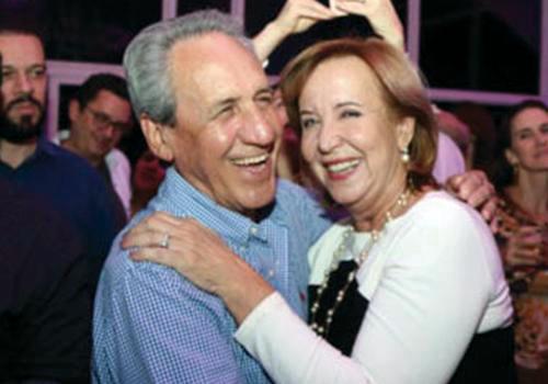 Ontem foi dia de celebrar a vida de uma das mulheres mais alto-astrais e de bem com a vida, com quem tenho o privilégio de conviver; Dulce Guaritá completou mais um ano de vida, ao lado do maridão, José Fernando Borges Bento (Foto/Arquivo pessoal)