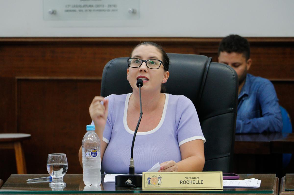 Vereadora Rochelle Gutierrez diz que tem recebido diversos questionamentos sobre trocas de diretores nas escolas municipais (Foto/Jully Borges)