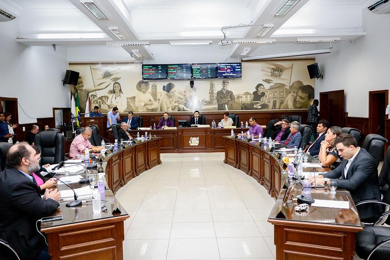 Painel da Câmara Municipal de Uberaba já atualizou as recentes mudanças de partido por parte de vereadores em virtude da janela eleitoral (Foto/Divulgação/Arquivo JM)