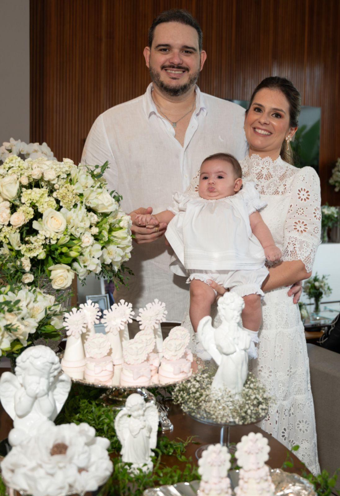 João Salles Neto e Marina Derenusson batizaram a pequena Luiza (Foto/Sélem Fotografia)