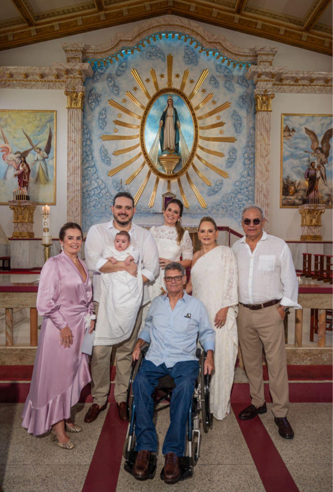 Luiza com seus pais, João Neto e Marina, e seus avós, Beatriz Derenusson e Leo Derenusson e Luciene Santos e Arnaldo Santos ()