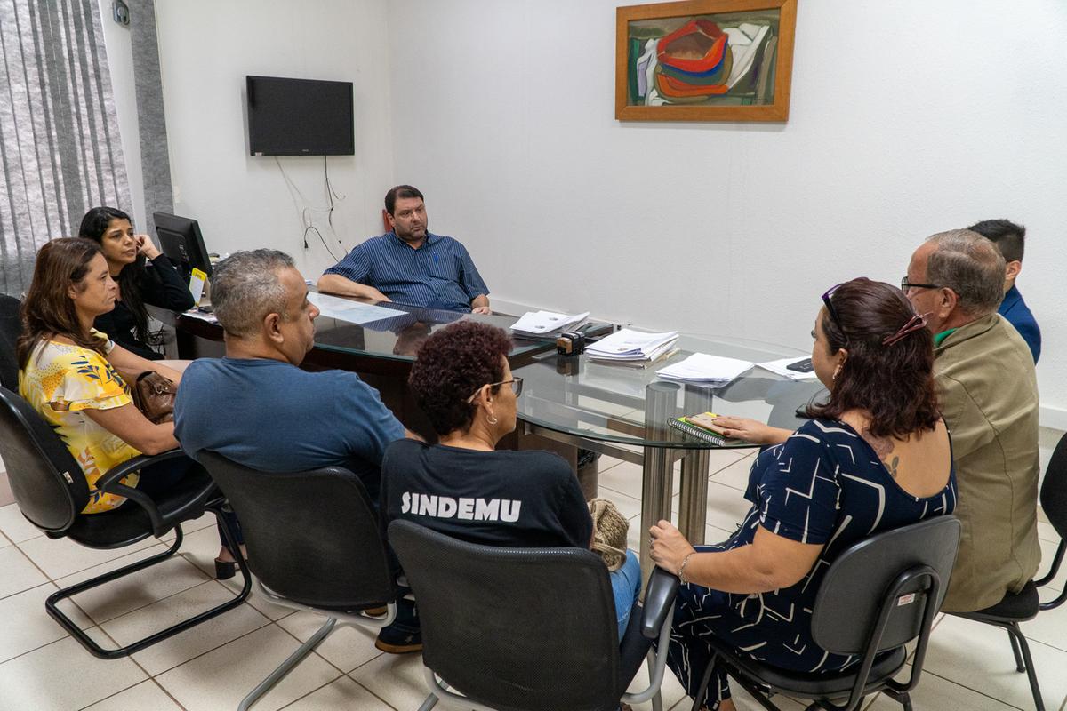 Reunião dos presidentes dos sindicatos dos Servidores e Educadores com o secretário de Administração, Belzinho, e a procuradora-geral, Fabiana Gomes (Foto/Divulgação)