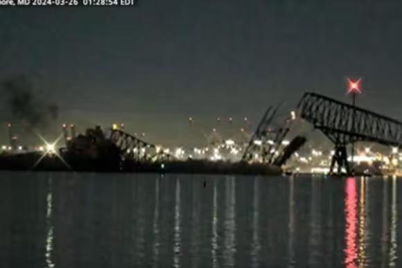 A ponte I-695 Key desabou devido ao choque com um navio (Foto/Reprodução/Vídeo/X@stayskepticalll)