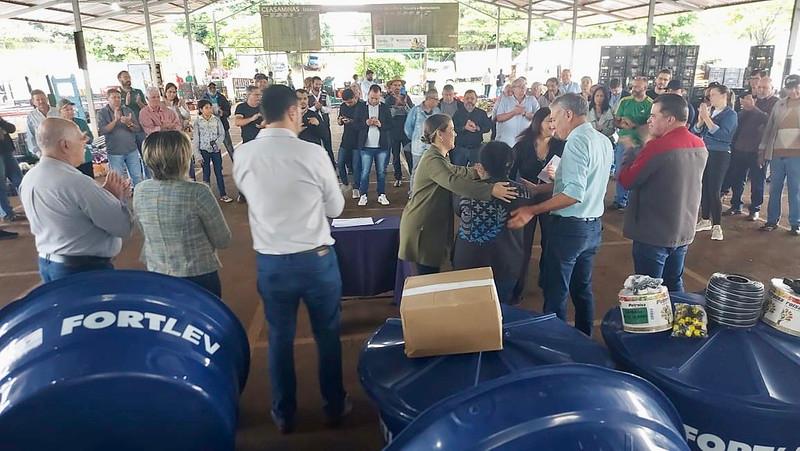 15 produtores das comunidades de São Basílio, Santa Fé, Santa Rosa, Lajeado, Capelinha, Baixa e Dandara receberam os equipamentos (Foto/Divulgação)