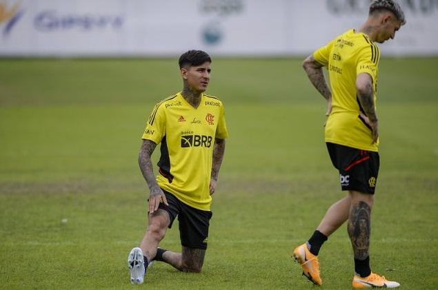 Erick Pulgar e Guilhermo Varela em treino do Flamengo no Ninho do Urubu ((Foto/Marcelo Cortes/Flamengo))