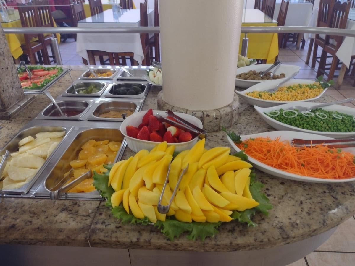 O Restaurante Self Service Skinão serve refeições fresquinhos e com variedades em carnes, saladas e sobremesas (Foto/Divulgação)